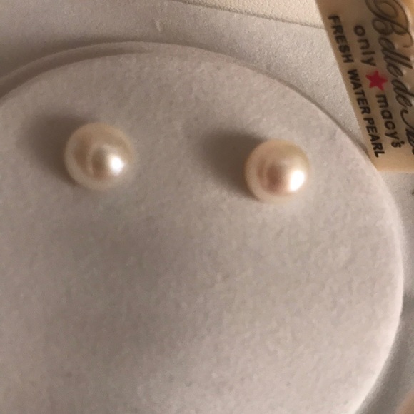 Brand new pearl necklace and earring set. - Picture 2 of 3